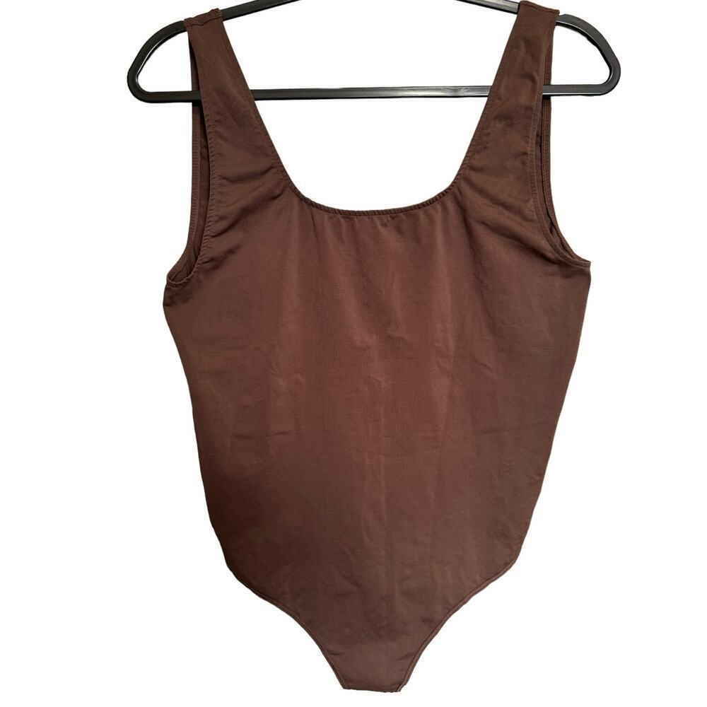 Skims Seamless Thong Bodysuit Soft Smoothing Scoop Neck Open Back Brown Size 4X - Picture 3 of 9